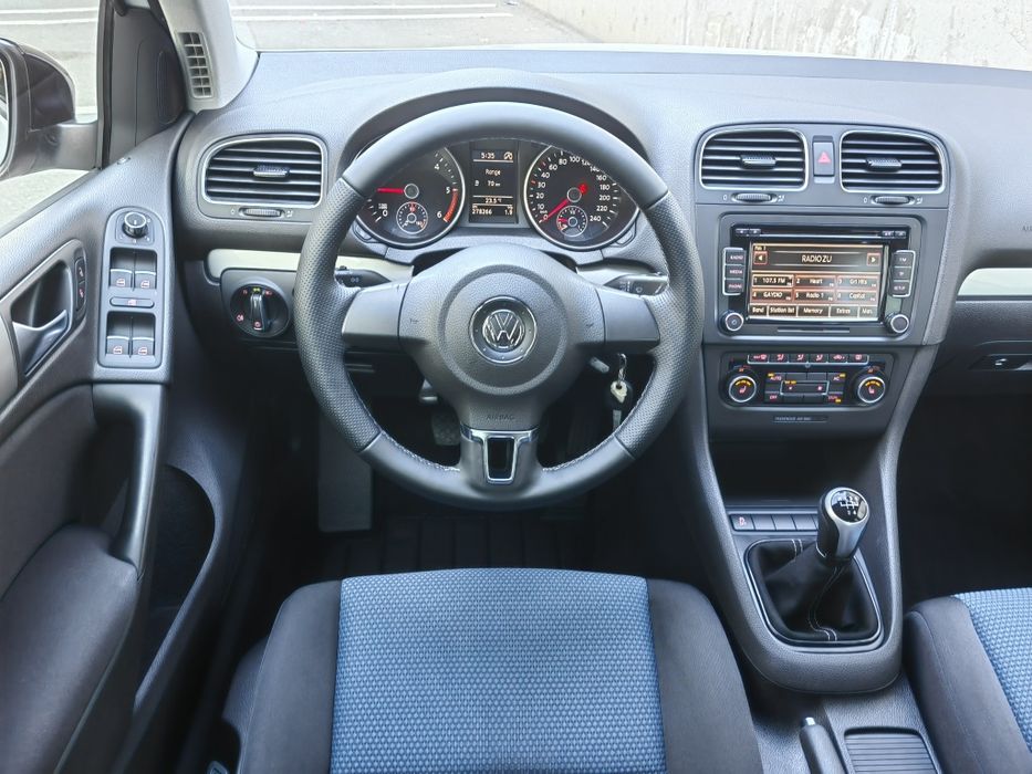 VW Golf VI / 1.6TDI 105CP / Pachet R-Line