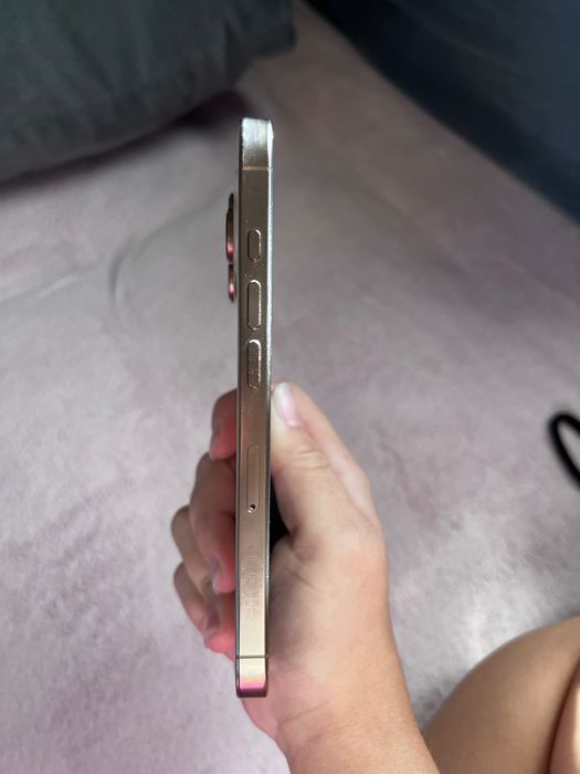 Телефон-iPhone 16 pro