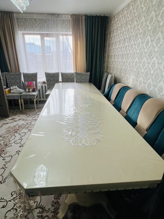 Продам стол со стульями (12 шт.)
