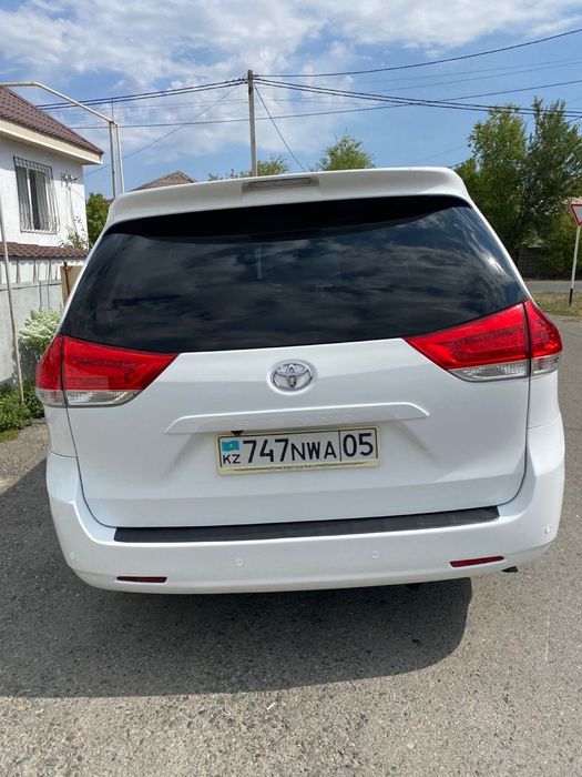 Продам машину Toyota Sienna. 2012 г.в