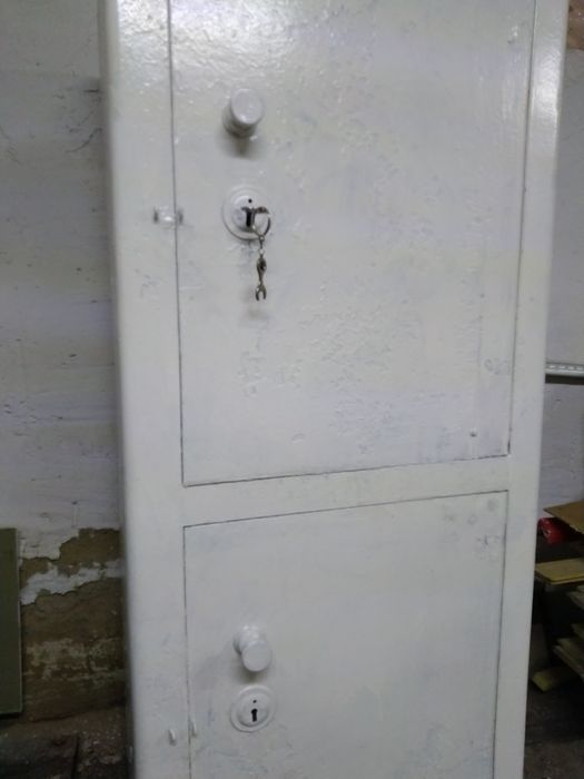 Сейф 2 уровня. Железо без гнили.