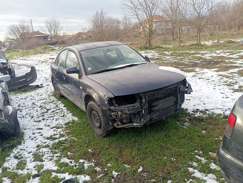 Продавам Пасат Б5 1.6 101 На Части