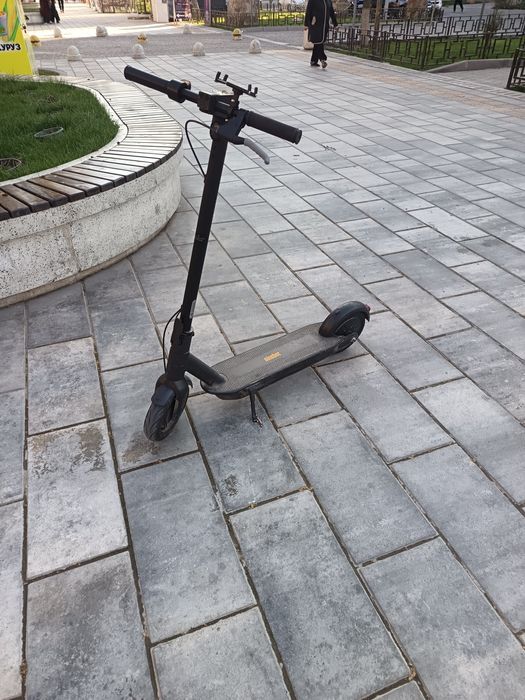 Продам электосамокат Ninebot g30