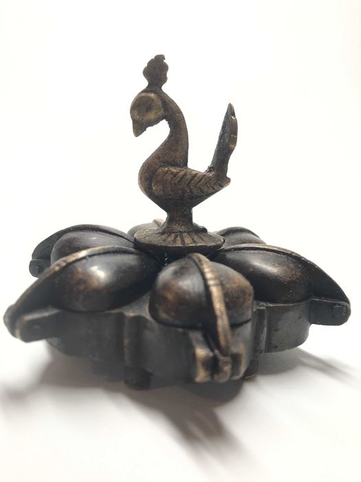 Бронзовая шкатулка для КумКума