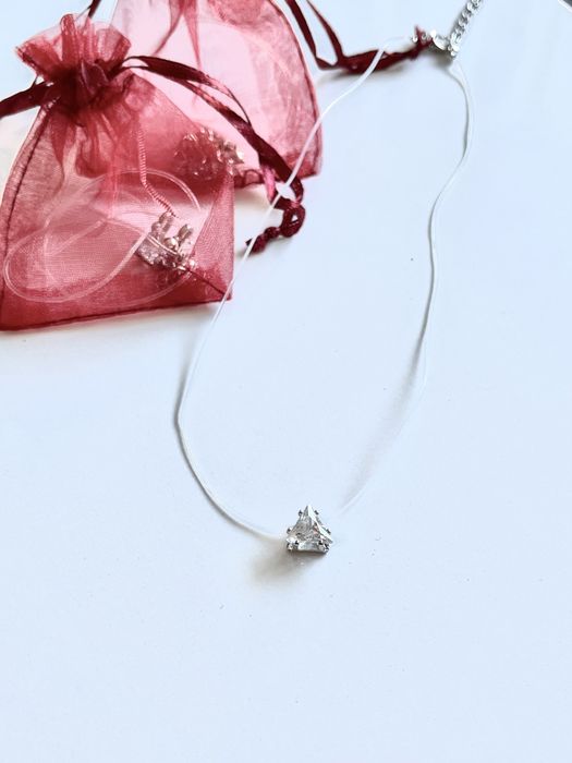 РАЗЛИЧНИ ВИДОВЕ, Нежно колие с безцветна корда и камъче цирконий