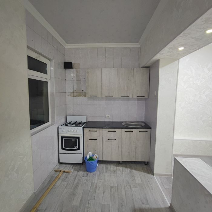 Сергели-5 2/1/9 Балкон 2*6 Срочна Сотаман.