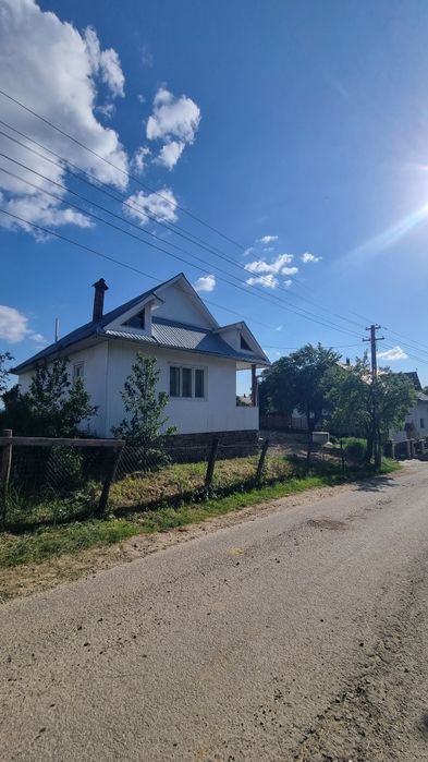 Vând casa în satul Perișor