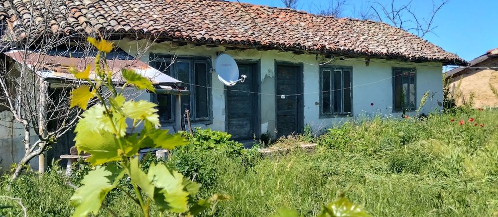 Стара къща с фотоволтаична централа