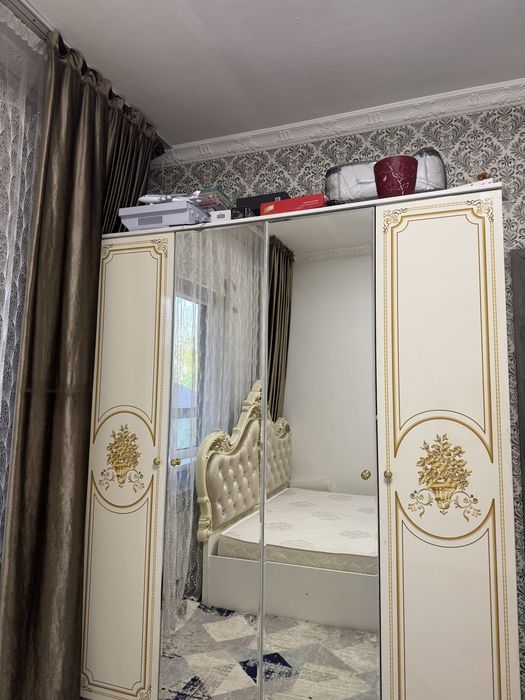 Продаю спальный гарнитур