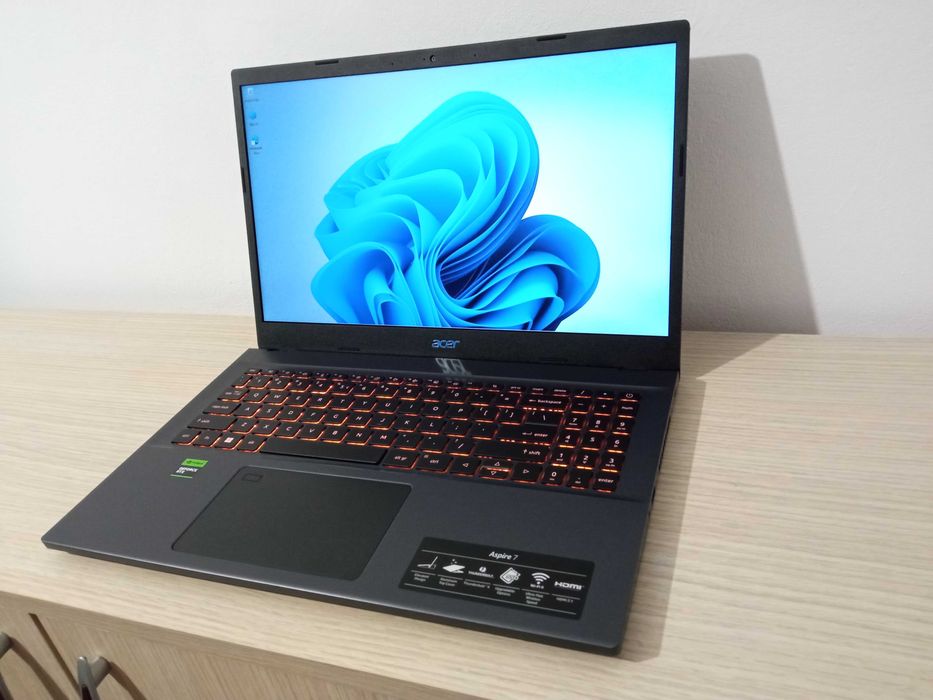Laptop INTEL ULTRA GAMING RTX ecran 15.6 inch nvme SSD placa video dedicata NVIDIA RTX 16GB ram 2 placi video