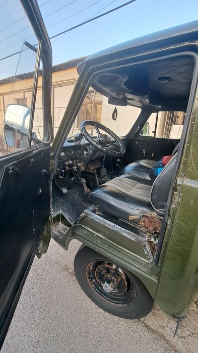 Uaz 3303 yili 1998 sotiladi