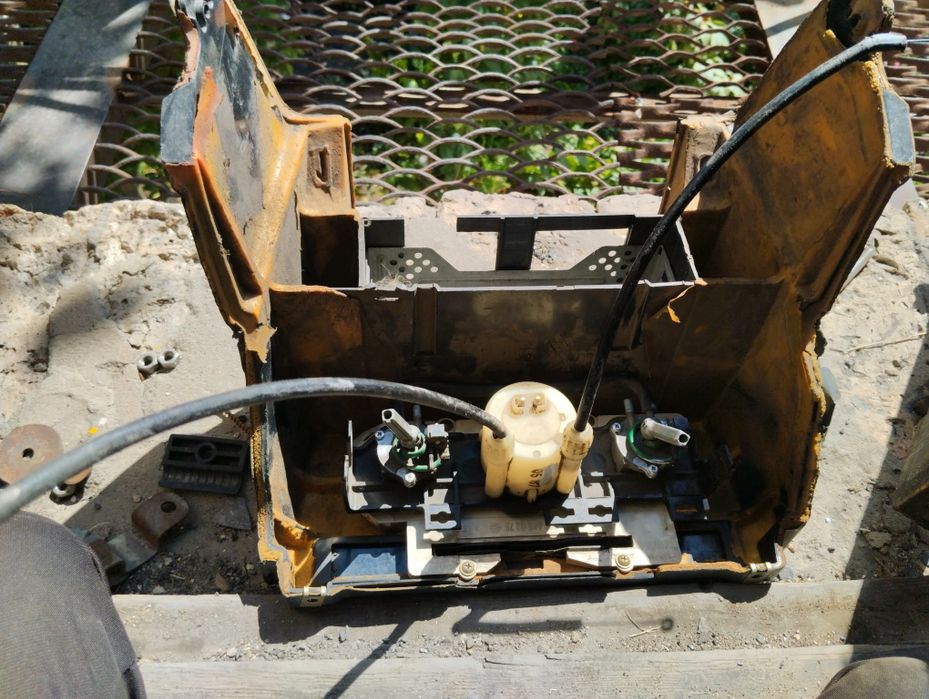 Консоль мерседес 190 продам