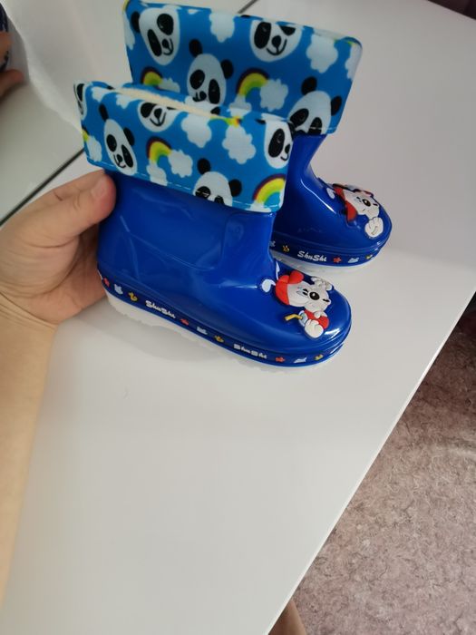 Продам детский весенний обувь