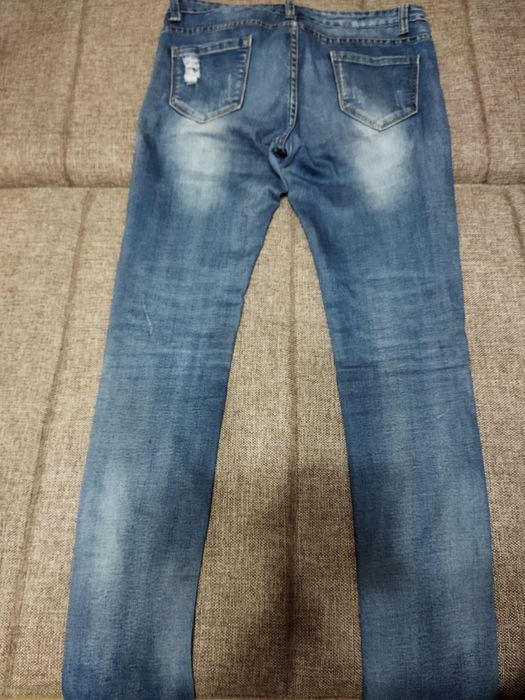 Женские джинсы-рванки 25-26 р и фирменные классические джинсы 28р