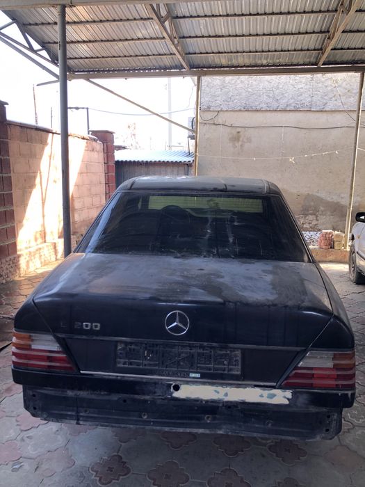 Продам машину Мерседес 124 2.0