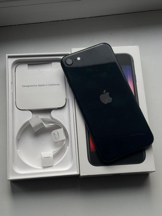 Продам IPhone se3