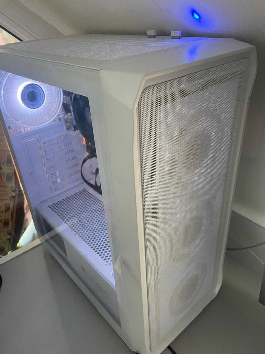 Calculator gaming Ryzen 7 5700G, 32GB DDR4 Ram, 500GB M.2 SSD, alb