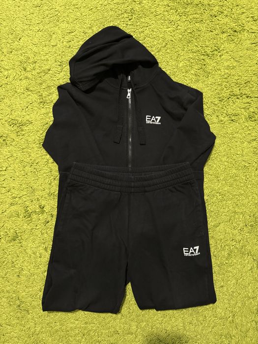 Комплекти Emporio Armani, Nike и горнище Totally erected