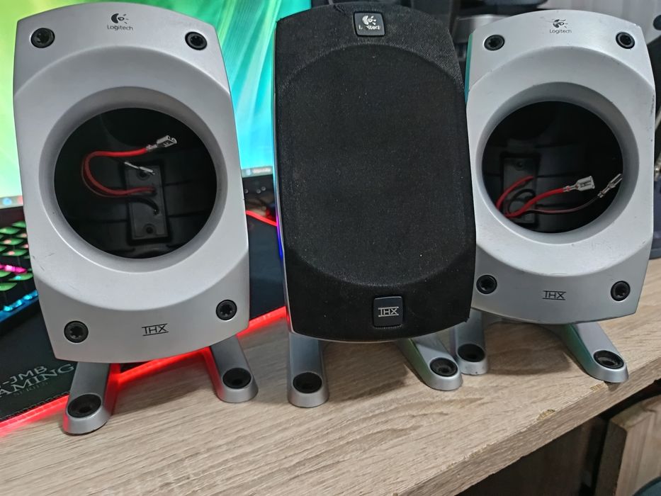 Vând carcase sateliți  Logitech z 5500