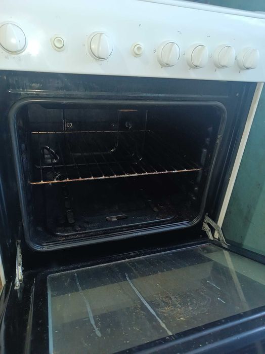 Продам газовую плиту indesit