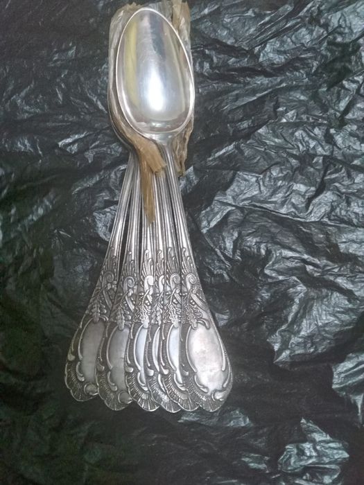 Продаются мелихиоровые ложки десерты новые 6 штук.