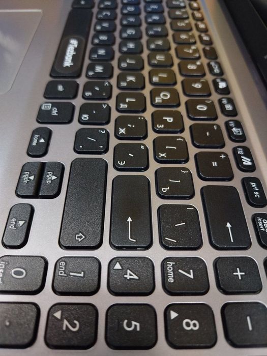 ASUS VivoBook X515EA
