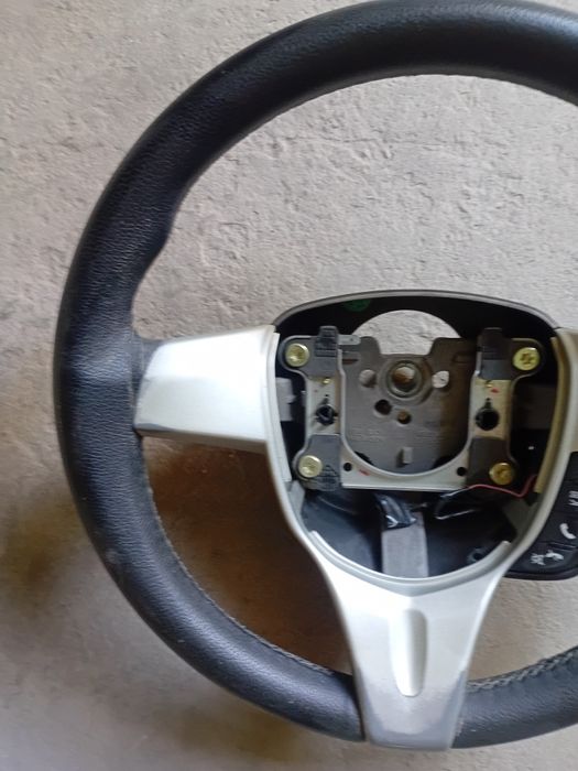 Продам руль от спарка с пултом 4 позиции без аирбаг кришки.как на фото