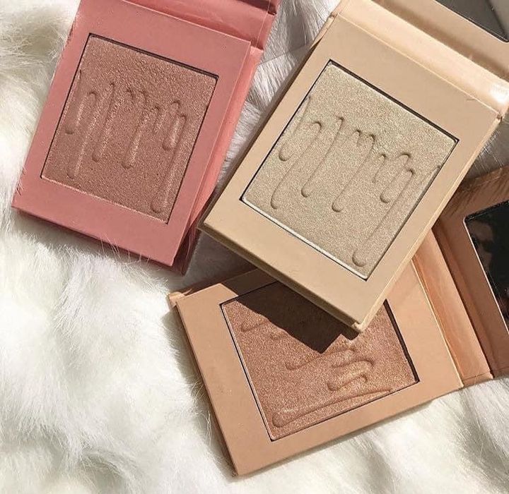 Хайлайтър в кутия с огледало 6 цвята на KYLIE cosmetics