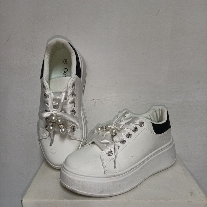 Sneakers Carolie Albi cu Perle și Platformă – Mărimea 37