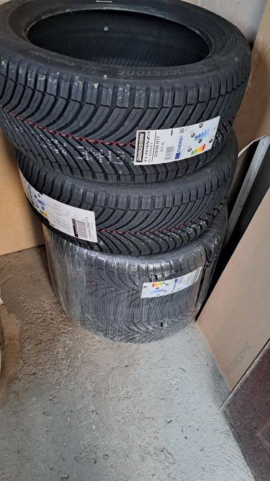 Vând anvelope noi Bridgestone
