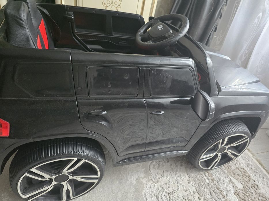 Продам автомобиль игрушку