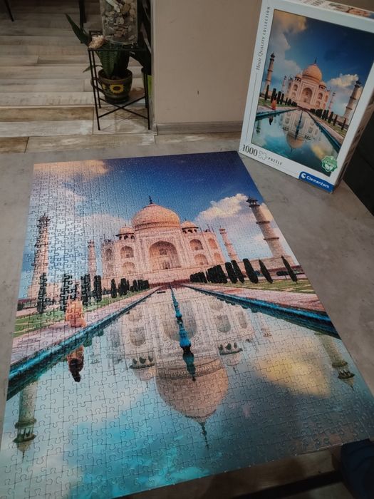 Пъзел Тач махал - нареден и залепен