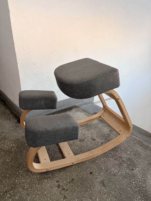 Scaun ergonomic genunchi