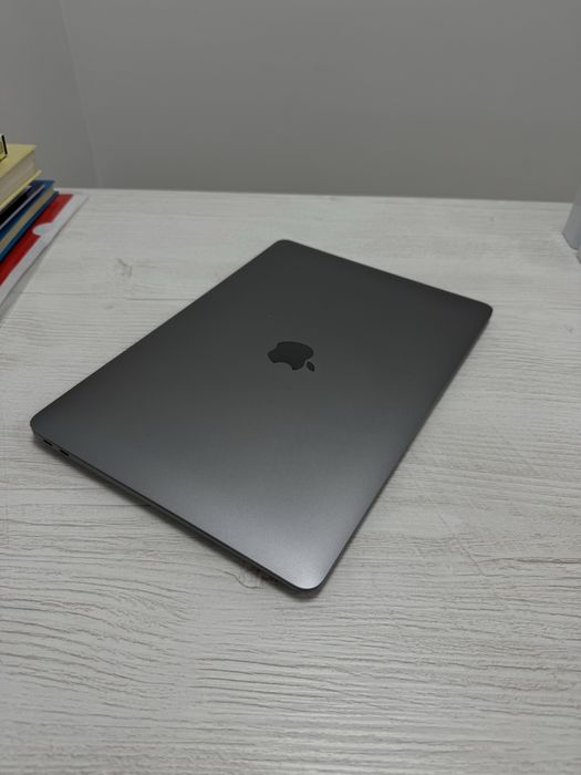 Продам MacBook Air M1 2020