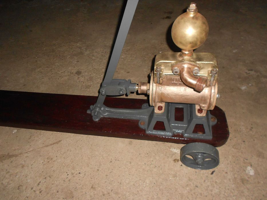 Pompa manuala de tras Vinul !