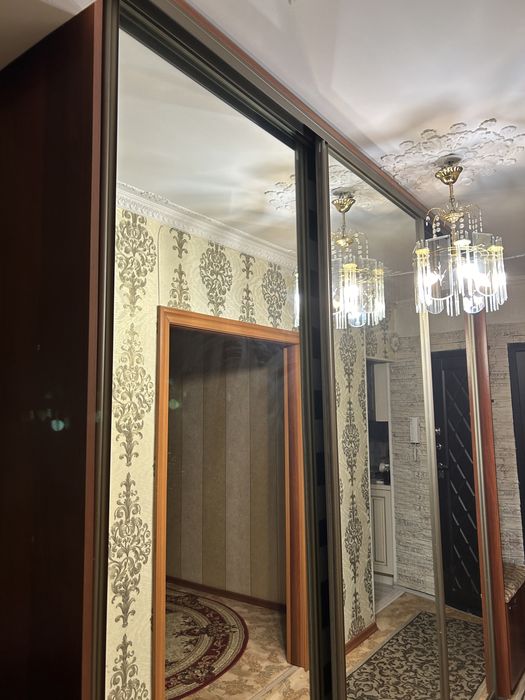 Встроенный шкаф. Зеркальный.