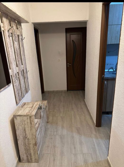 Dau în chirie apartament