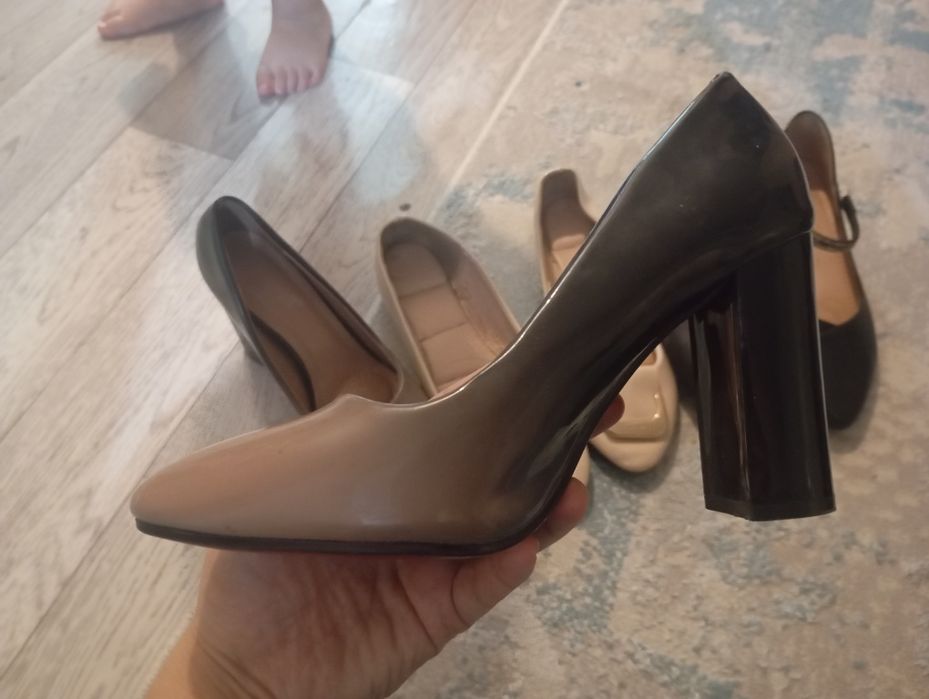 Продам женскую обувъ
