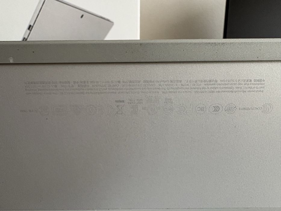Microsoft Surface Pro 6 (Intel i5, 8GB RAM, 128GB SSD) + Оригинална клавиатура & Кутия