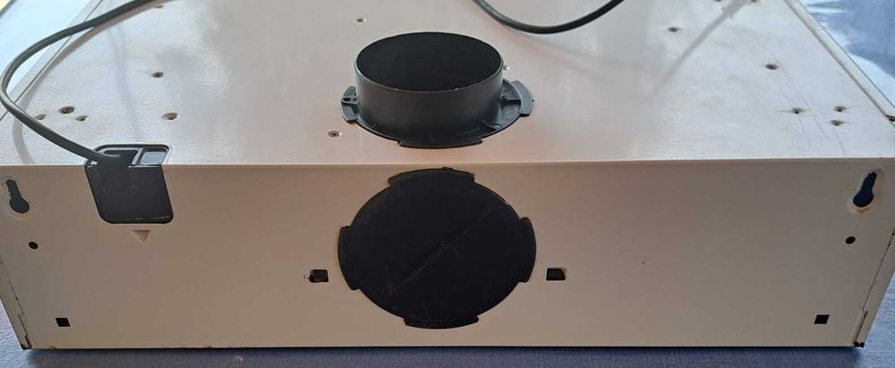 Hotă tradițională Whirlpool AKR 613, 60 cm, stare bună + filtru cărbune inclus
