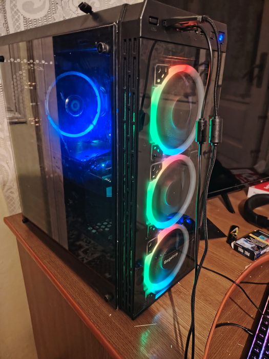Vand PC gaming sau schimb cu cross