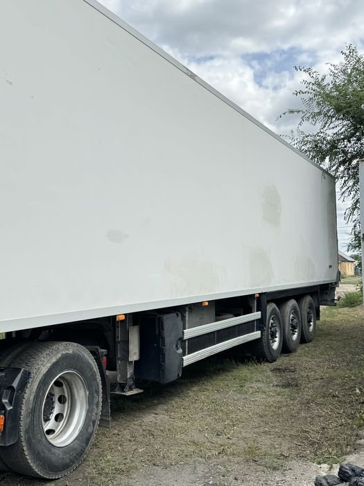 Тягач фура рефрежиратор