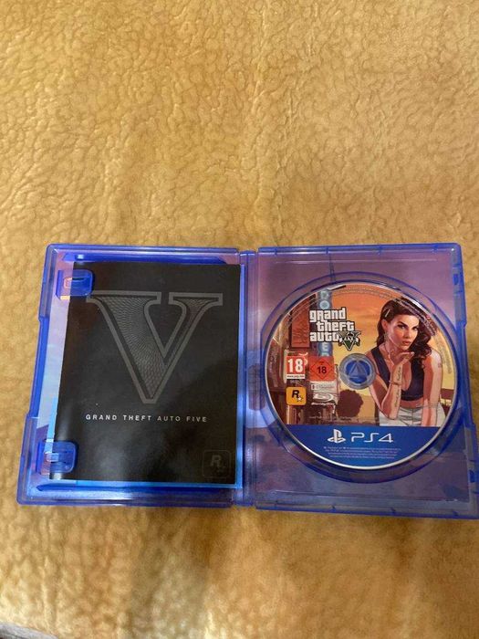 Playstation 4 Slim 1TB + геймпад, игры