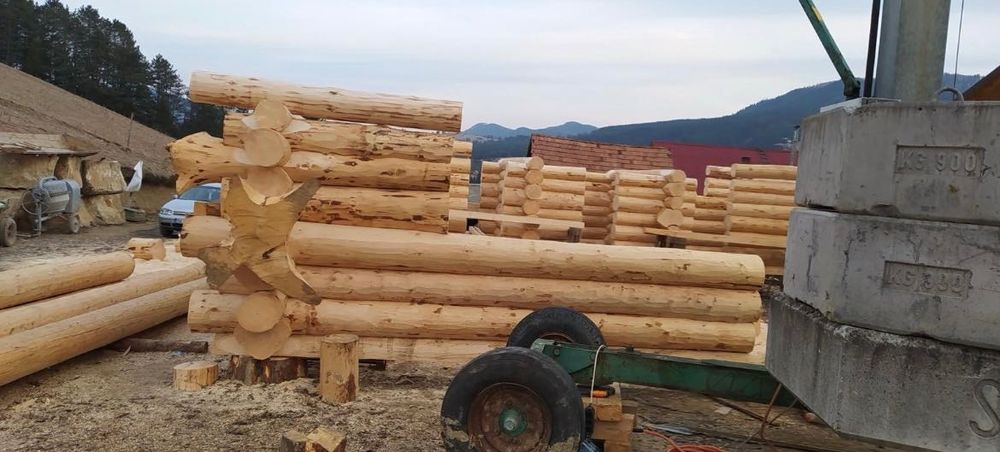 Case,cabane lemn rotund