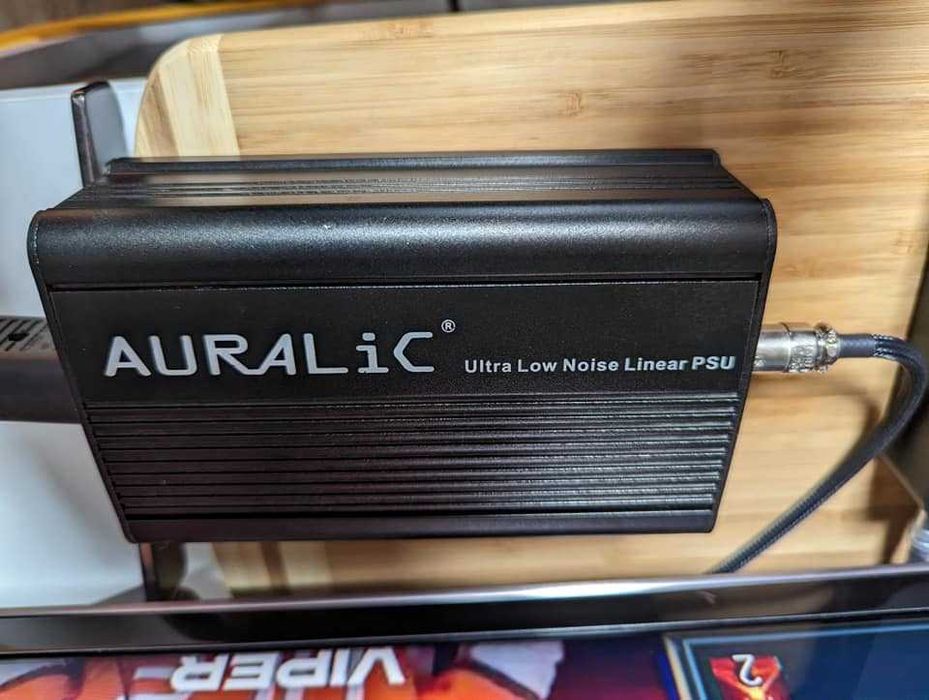 Streamer Auralic Aries Mini + sursă liniară Auralic