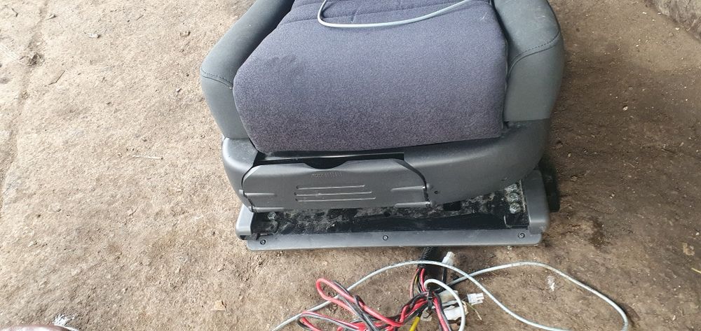 Авто седалка с хидравлика за хора със затруднено движение