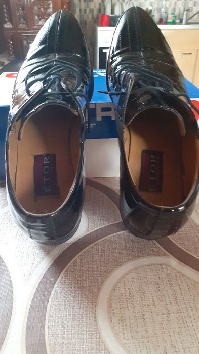 Pantofi de protectie tip sanda si pantofi obisnuiti