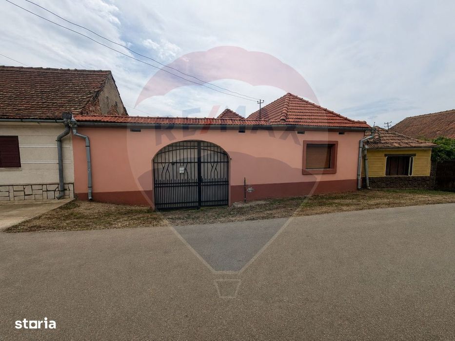 Casă 4 camere de vânzare.Teren 1.150 mp Pișchinți – Romos, Hunedoara