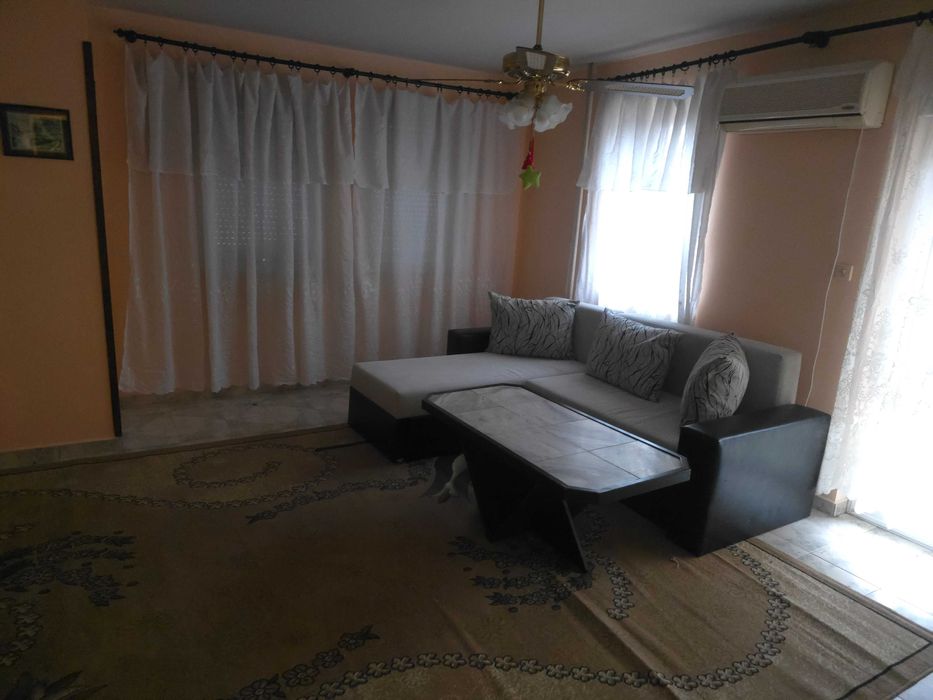 Под наем идеален център три стаен аоартамент