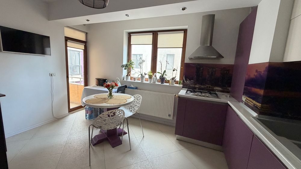 Apartament decomandat cu 3 camere si 2 bai, un loc de parcare inclus, situat în zona Compozitori